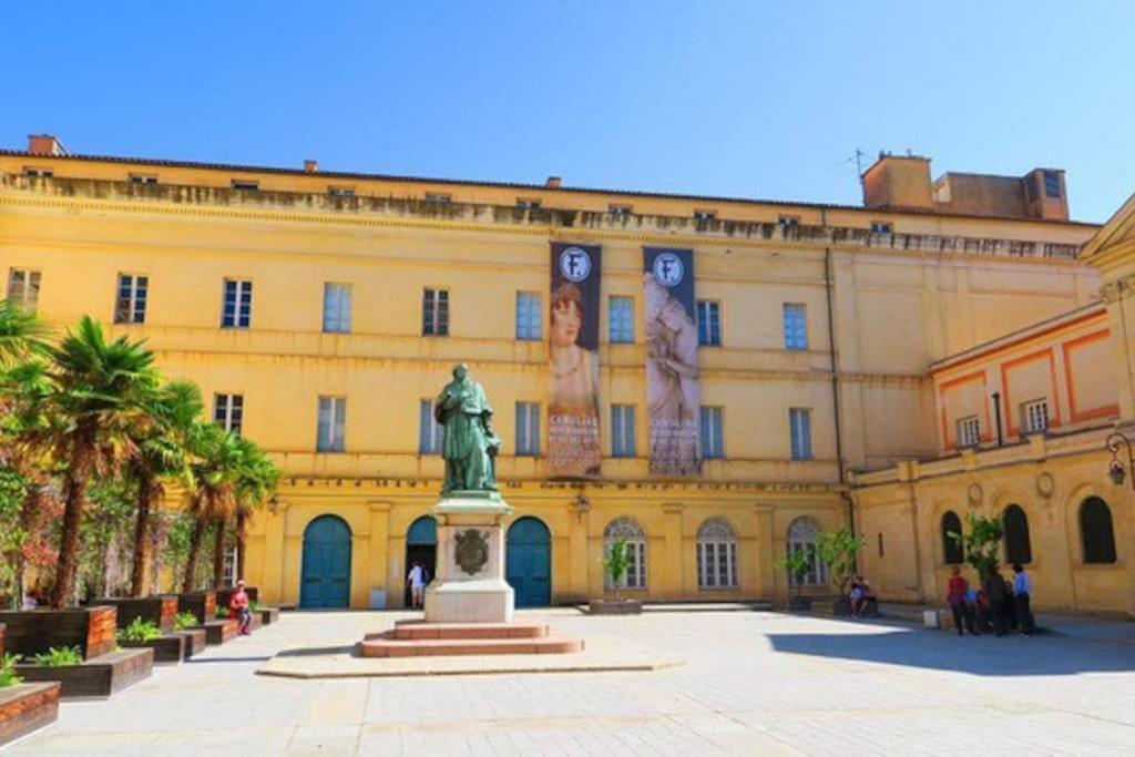 Idealement Place * Ajaccio (Corsica)